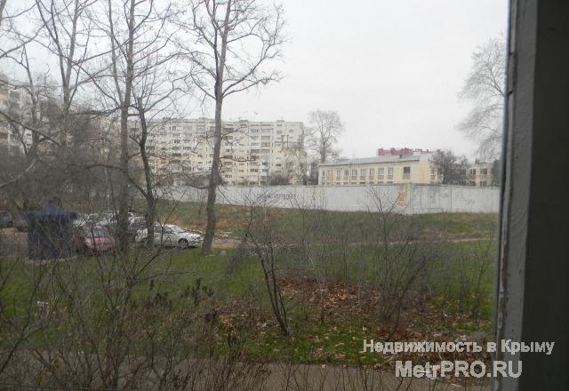 Первый этаж с балконом ( застеклен), жилое состояние, до парковой зоны 100 метров, рядом море, школа, супермаркет,... - 5