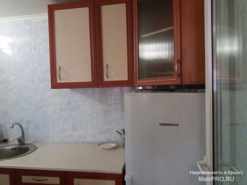 в красивейшем месте мисхорского парка,150м от пляжа,который на фото,лечебный воздух,реликтовые деревья,все... - 8