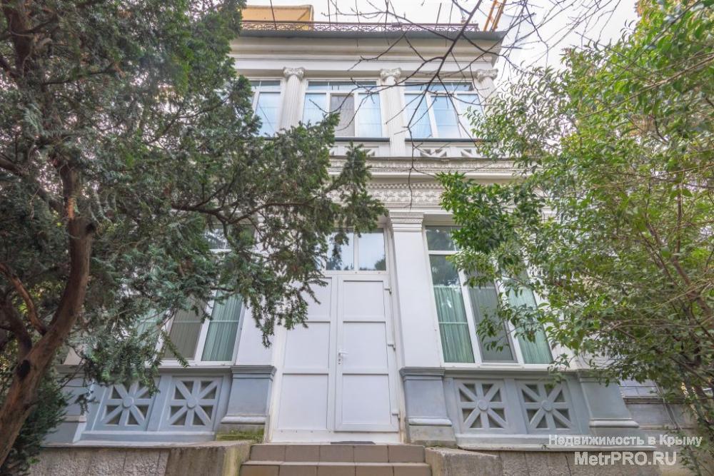 Продается эксклюзивная квартира в старинном доме, находится в историческом центре Ялты, всего в 150 метрах от моря и... - 4