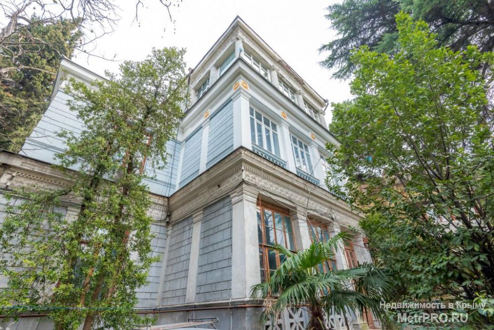 Продается эксклюзивная квартира в старинном доме, находится в историческом центре Ялты, всего в 150 метрах от моря и... - 6