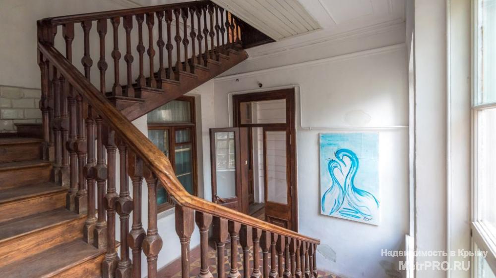 Продается эксклюзивная квартира в историческом центре Ялты, старинный дом, памятник архитектуры, построенный в 1909... - 11