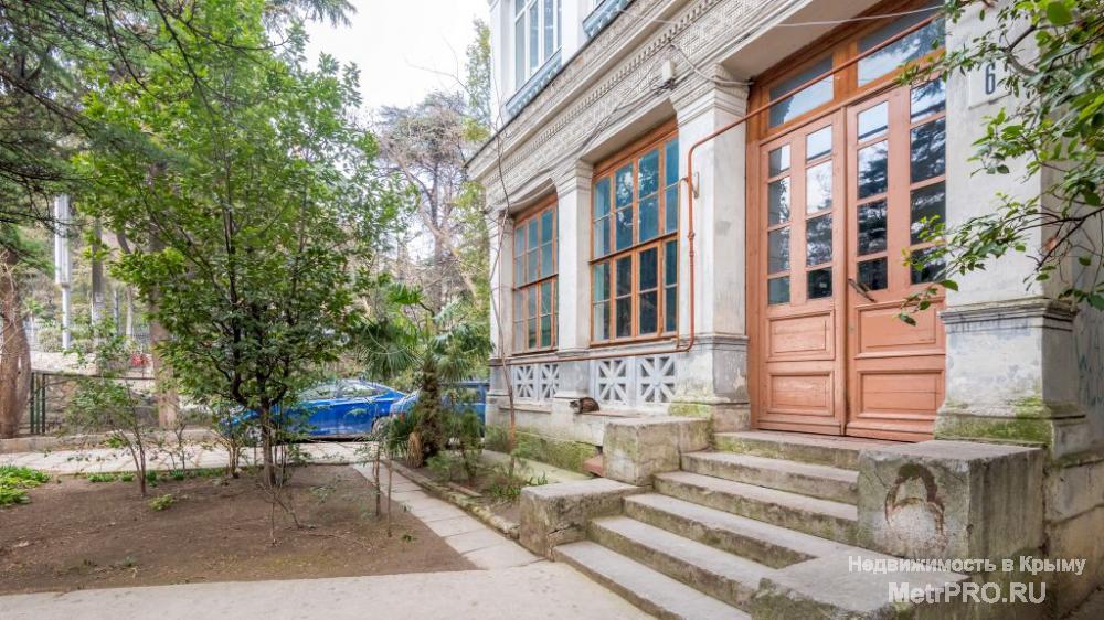 Продается эксклюзивная квартира в историческом центре Ялты, старинный дом, памятник архитектуры, построенный в 1909... - 12
