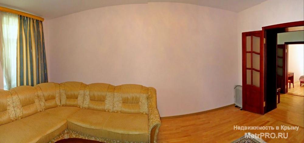Продается 3 ккв в Ялте в районе Карла Маркса. 2 этаж 3-этажного дома, сталинка. Общая площадь 74 м2, комнаты... - 2