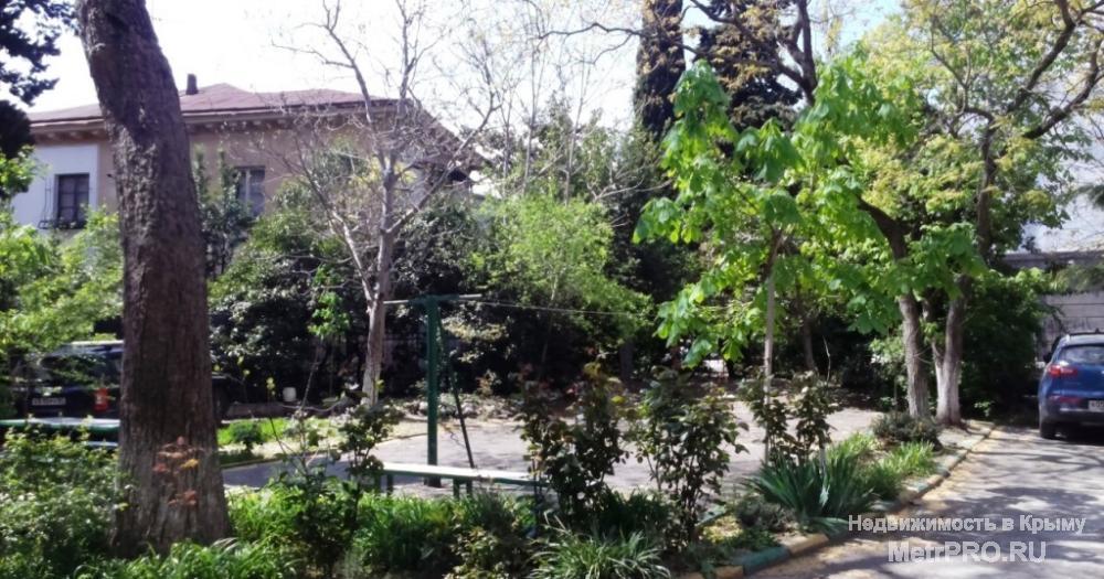 Продается 3 ккв в Ялте в районе Карла Маркса. 2 этаж 3-этажного дома, сталинка. Общая площадь 74 м2, комнаты... - 13