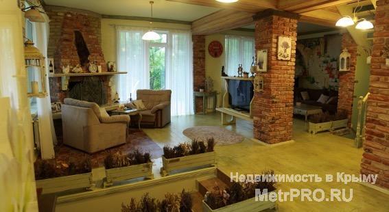 Продам дом в стиле прованс с супер живописном месте Ялты!  Продается 3х этажный дом в стиле прованс.   Построен в... - 1