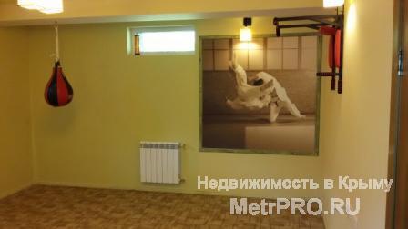 Продам дом в стиле прованс с супер живописном месте Ялты!  Продается 3х этажный дом в стиле прованс.   Построен в... - 9