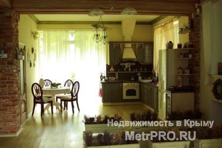 Продам дом в стиле прованс с супер живописном месте Ялты!  Продается 3х этажный дом в стиле прованс.   Построен в... - 12