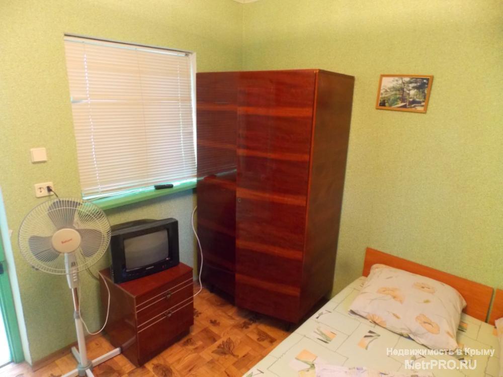 Уютные комнаты в центре Симеиза возле кипарисовой аллеи, в 3-5 мин. ходьбы до пляжа под скалой Дива. 3 комнаты-... - 7