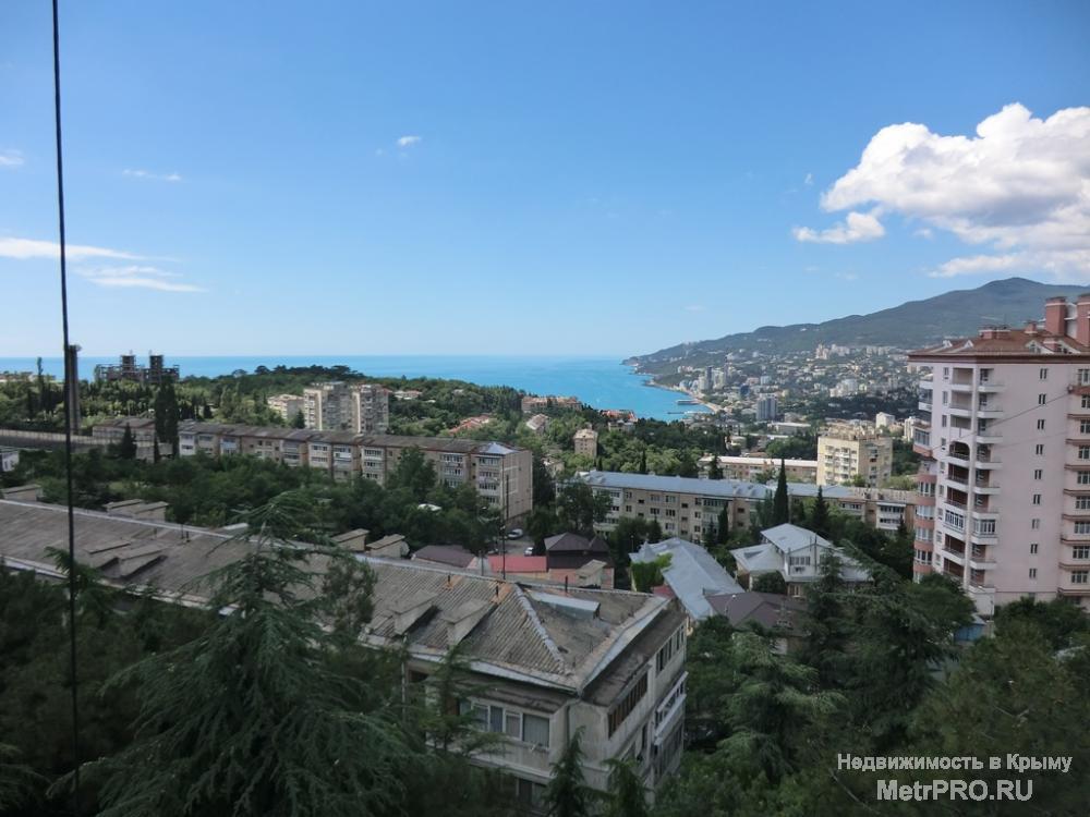 Продается 2 ккв в Ялте на Свердлова. 6 этаж 6-этажного дома, спецпроект. Общая площадь 48 м2, комнаты раздельные 18 и...