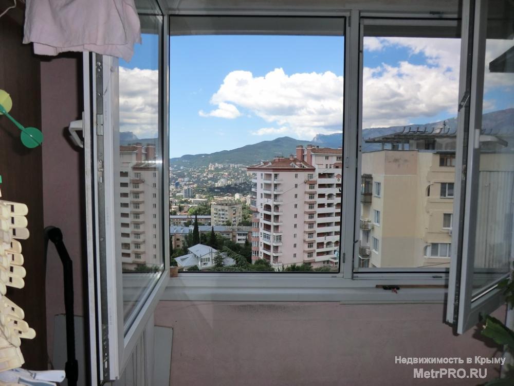 Продается 2 ккв в Ялте на Свердлова. 6 этаж 6-этажного дома, спецпроект. Общая площадь 48 м2, комнаты раздельные 18 и... - 3