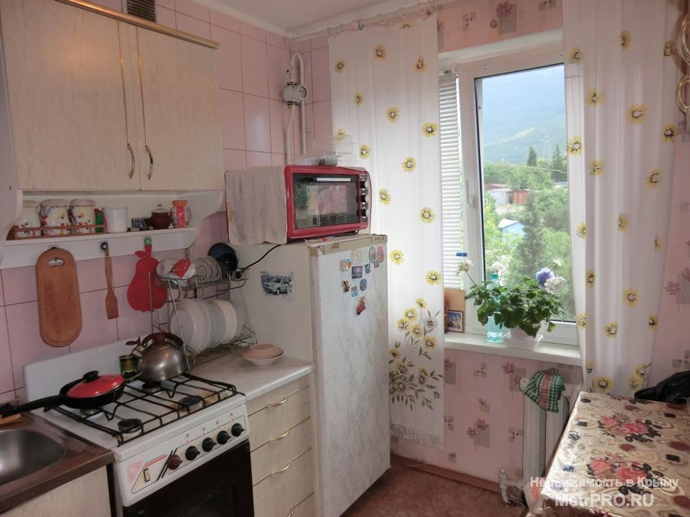 Продается 2 ккв в Ялте на Свердлова. 6 этаж 6-этажного дома, спецпроект. Общая площадь 48 м2, комнаты раздельные 18 и... - 7