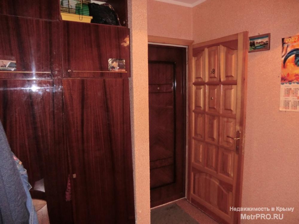 Продается 2 ккв в Ялте на Свердлова. 6 этаж 6-этажного дома, спецпроект. Общая площадь 48 м2, комнаты раздельные 18 и... - 10