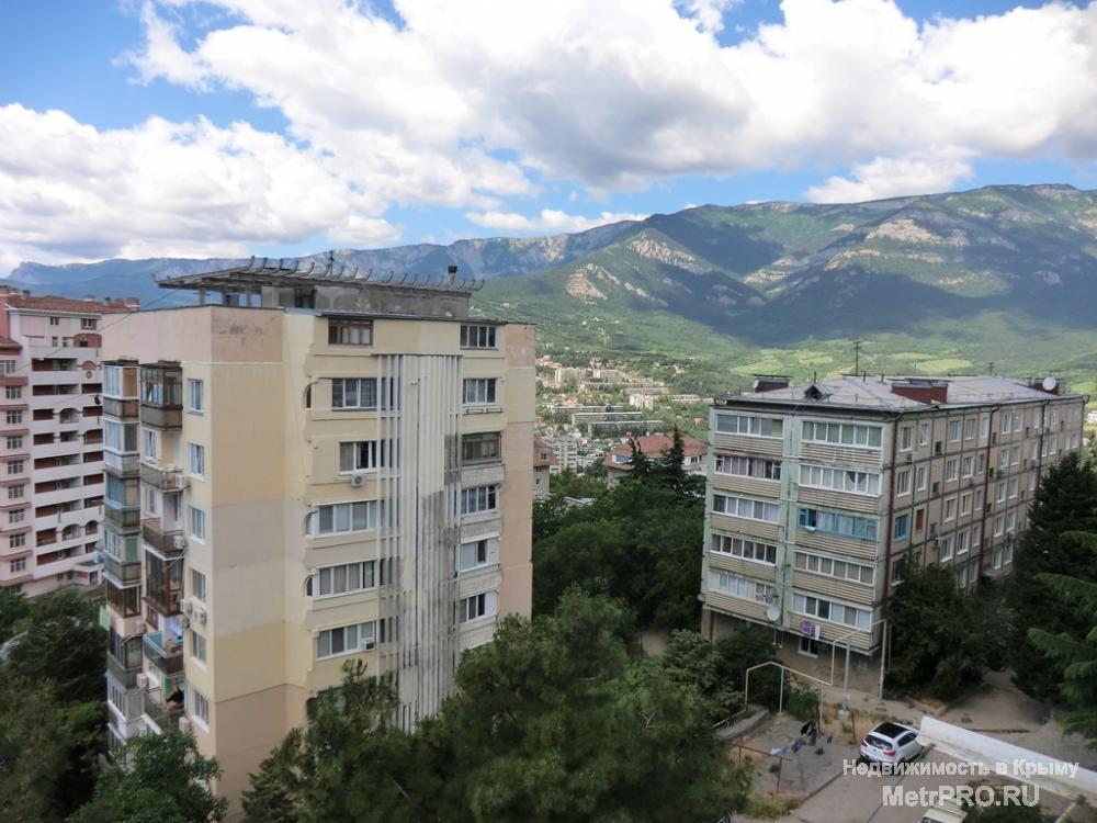 Продается 2 ккв в Ялте на Свердлова. 6 этаж 6-этажного дома, спецпроект. Общая площадь 48 м2, комнаты раздельные 18 и... - 12