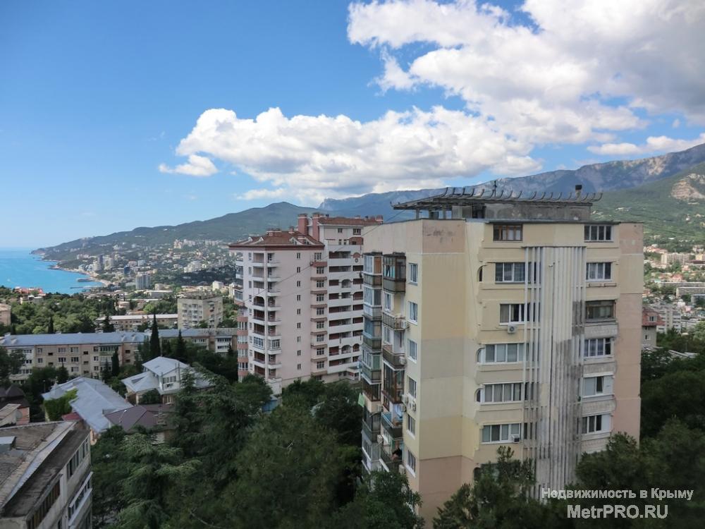 Продается 2 ккв в Ялте на Свердлова. 6 этаж 6-этажного дома, спецпроект. Общая площадь 48 м2, комнаты раздельные 18 и... - 13