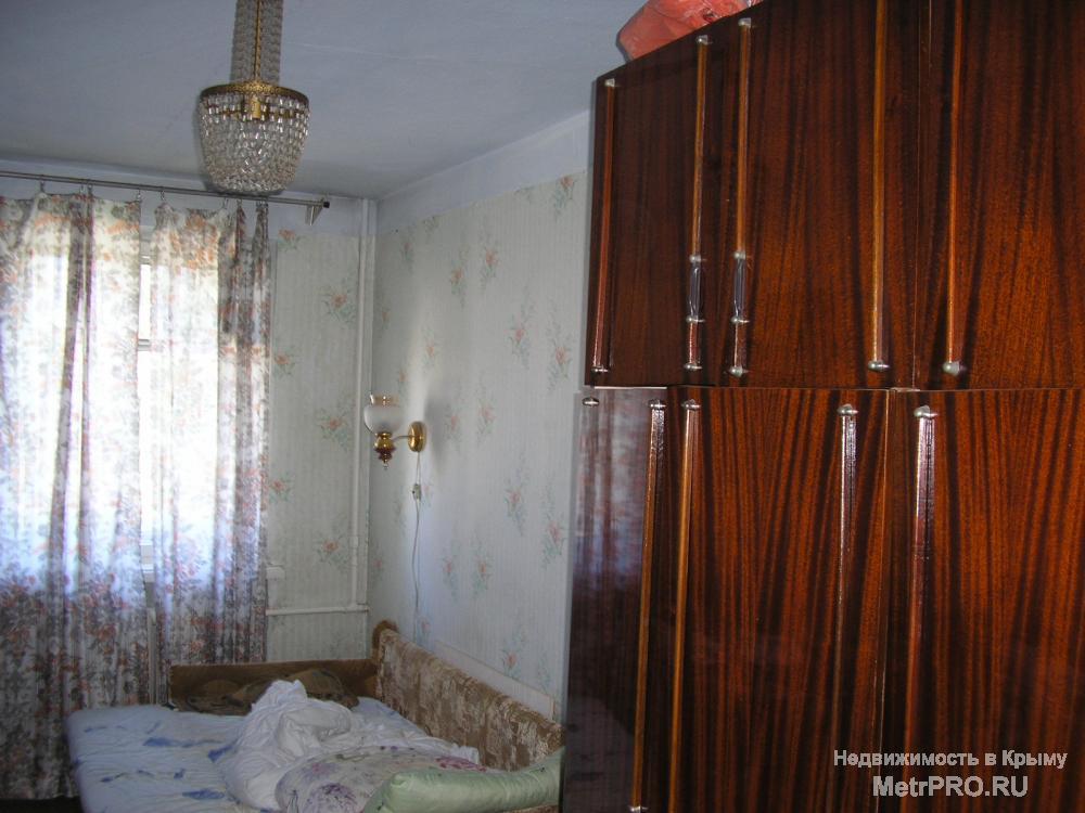 Продам двухкомнатную 'хрущевку' в Балаклаве на ул.Новикова, высокий первый этаж, 42/30/6, 'вагон', газовая колонка,... - 1