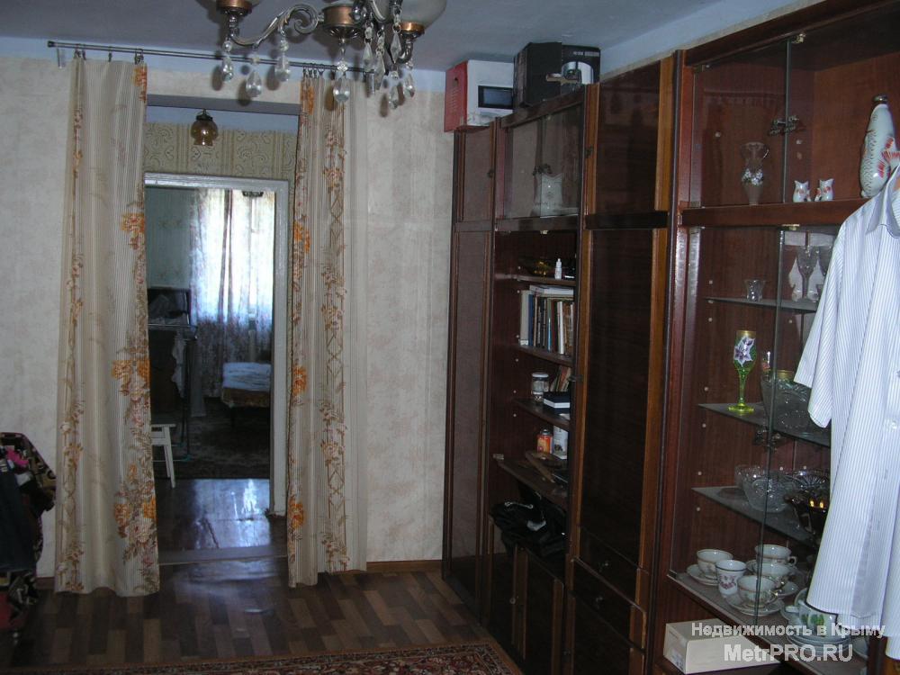 Продам двухкомнатную 'хрущевку' в Балаклаве на ул.Новикова, высокий первый этаж, 42/30/6, 'вагон', газовая колонка,... - 4