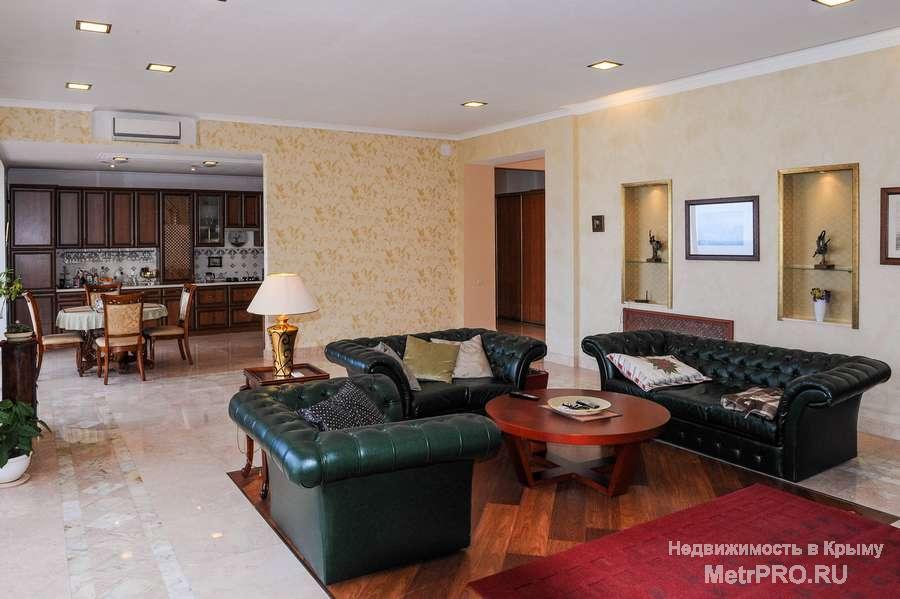 Продается 3-х этажный дом современной постройки, общей площадью 400 м2. Терраса с бассейном 3м*6м, от куда...