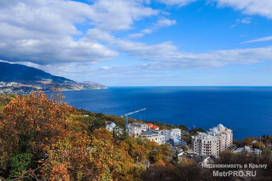 Продается 3-х этажный дом современной постройки, общей площадью 400 м2. Терраса с бассейном 3м*6м, от куда... - 16