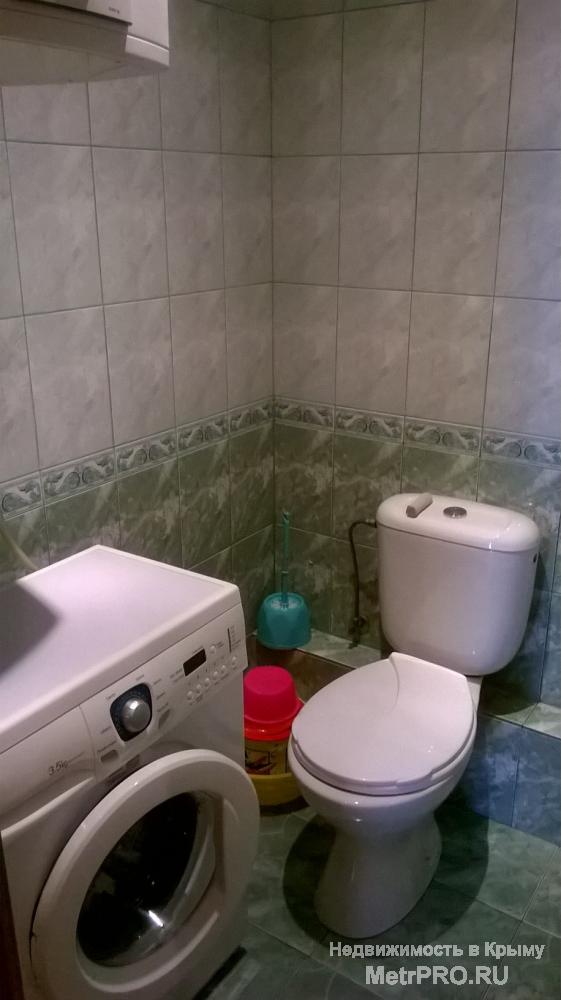 Продается 2хкомнатная квартира в Массандре.   Квартира расположена на 3 этаже 9 этажного дома. В доме домофон, лифт.... - 9