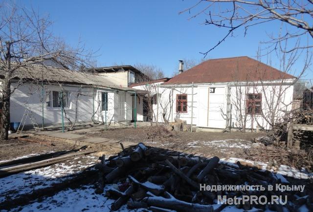 Продам домовладение, состоящее из двух отдельно стоящих домов по ул. Бассейной. Основной дом – 50,6 м² и...