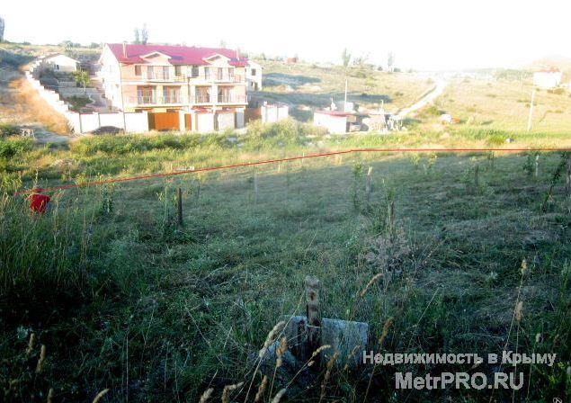 Продается участок в Коктебеле 2 км от моря. Прямая дорога к морю.площадь 7,5 соток, умеренный уклон, хорошее место...