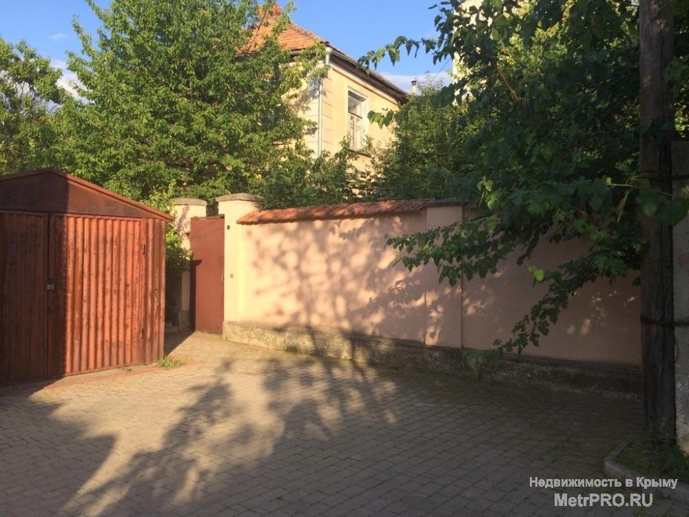 Республика Крым, Симферополь, ул. Троллейбусная.  2–этажный блочный дом 1955 года постройки, жилое состояние, 7... - 1