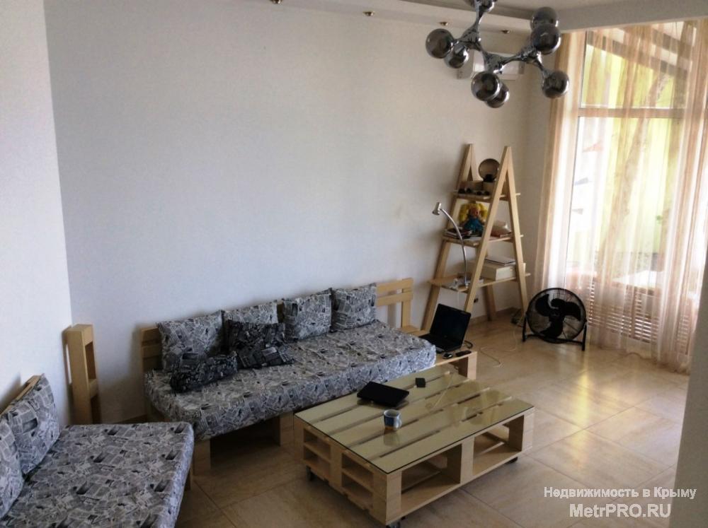 Продам трехэтажный дом 2002 года постройки в Алуште, пгт. Малый Маяк на ул.Морской общей площадью 167 м2. В доме... - 2