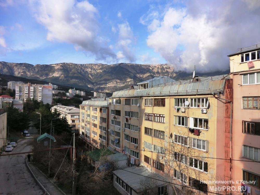 Продам 1 ккв в Ялте на ул Суворовская. 2 этаж. Общая площадь 24 кв.м. Новый дом. Евроремонт. Санузел совмещенный....