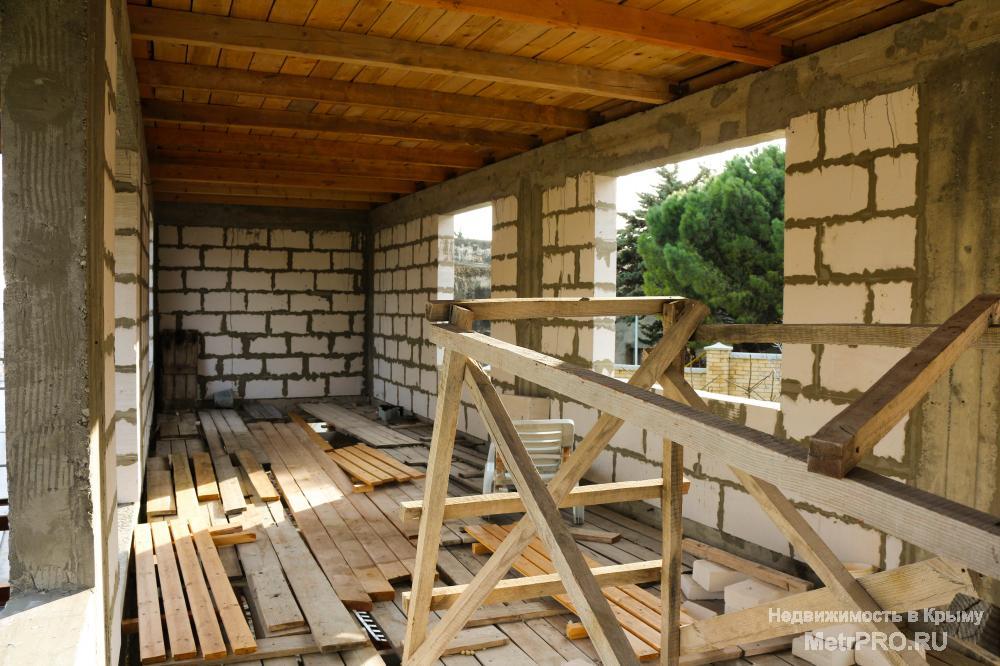 Продается домовладение у моря в Артеке (пгт. Гурзуф), состоящее из  двухкомнатного дома (50 кв.м), трехэтажного дома... - 8