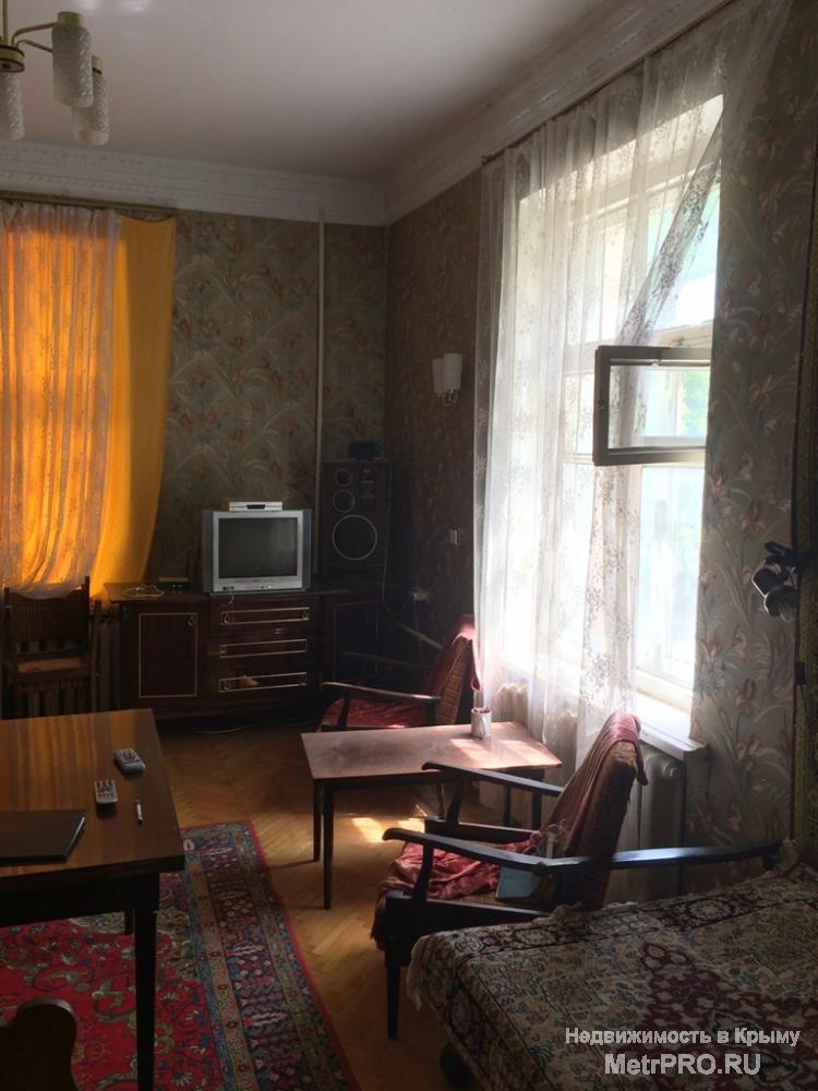 Республика Крым, Симферополь, ул. Фрунзе, 3-комнатную квартиру,  2/3 кирпичного дома 1954 года постройки, 81/58/7... - 1