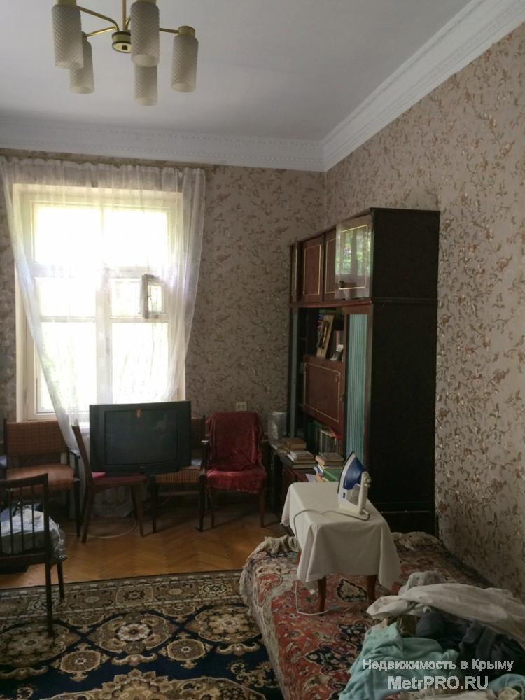 Республика Крым, Симферополь, ул. Фрунзе, 3-комнатную квартиру,  2/3 кирпичного дома 1954 года постройки, 81/58/7... - 2