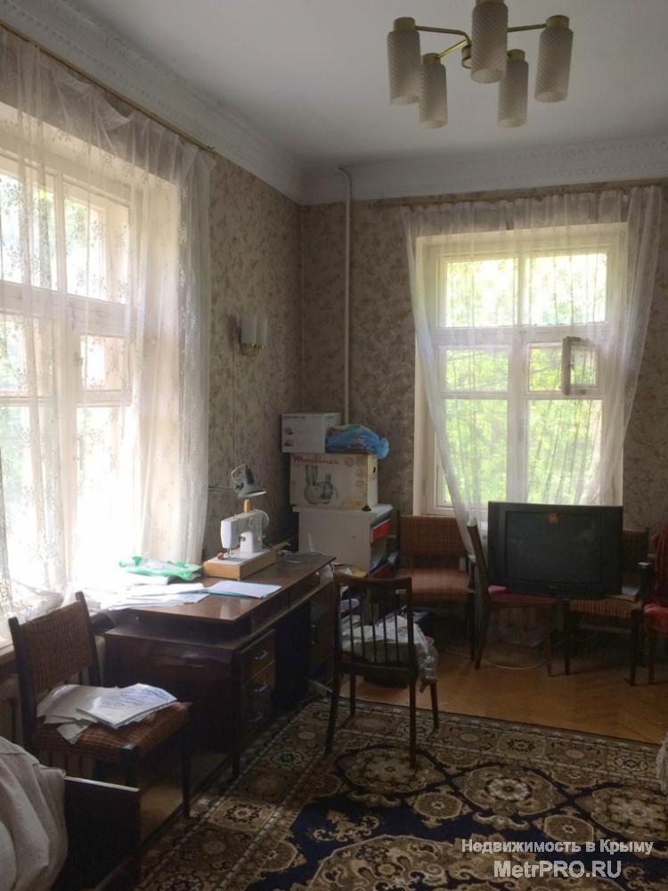 Республика Крым, Симферополь, ул. Фрунзе, 3-комнатную квартиру,  2/3 кирпичного дома 1954 года постройки, 81/58/7... - 3