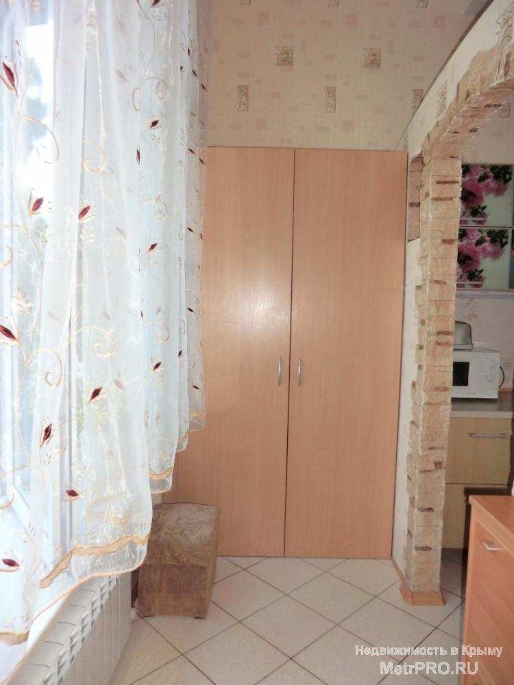 Без посредников. Сдам свою 2 ккв в Ялте на ул.Кирова, 11. 1 этаж 2-этажного дореволюционного дома. Общая площадь - 59... - 14
