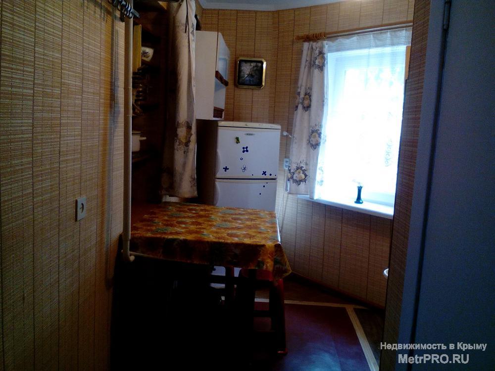 В историческом центре города Евпатория  сдам одноэтажный домик для    1-3 человек. Дом каменный, полы из дерева,... - 12