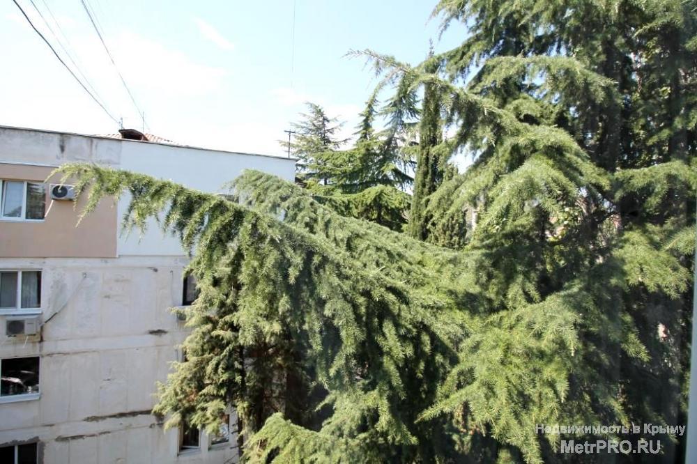 Продам  2-х комнатная квартира в центре города Алушты по ул. Ленина.  Общая площадь 44,7 м.кв., жилая 27,7 м.кв (2... - 5