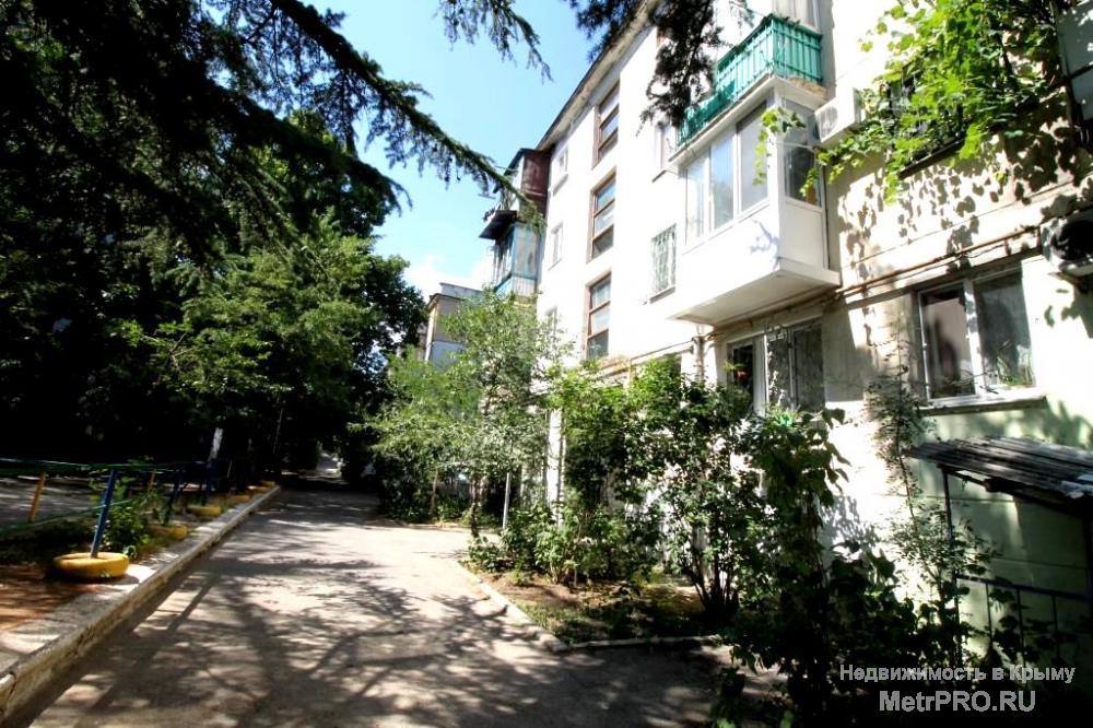 Продам  2-х комнатная квартира в центре города Алушты по ул. Ленина.  Общая площадь 44,7 м.кв., жилая 27,7 м.кв (2... - 13