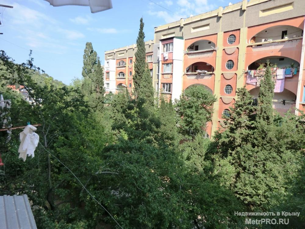 Продам 2 ккв в Ялте, пгт.Гаспра на ул. Мира. 2 этаж. Общая площадь 52 м2. Косметический ремонт. Центральное... - 14