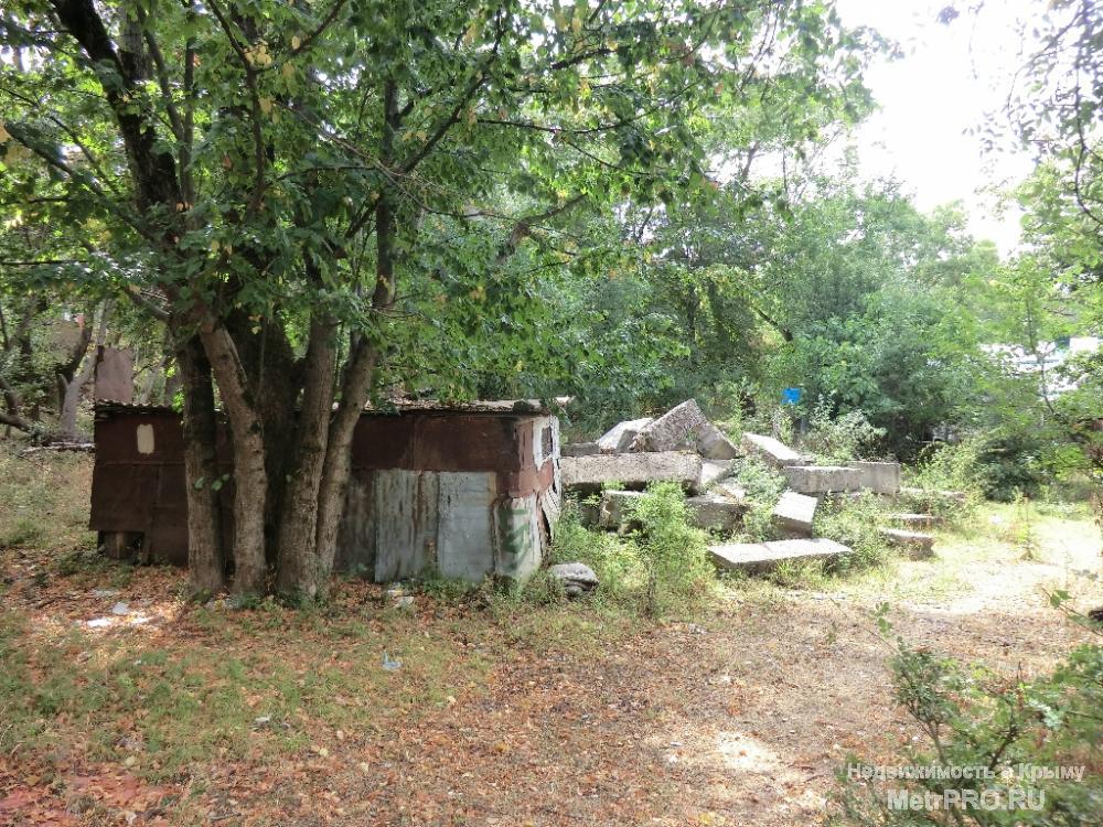 Продам земельный участок площадью 9 соток в Ялте на ул.Красина. Целевое назначение — ИЖС. Ровный. Подъезд (грунт),... - 3