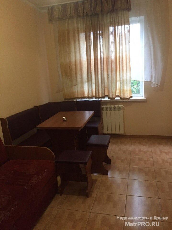 Сдаётся 3/2/5 Орджоникидзе 114, из одной комнаты сделали обеденную зону,  всё необходимое для проживания имеется.... - 8