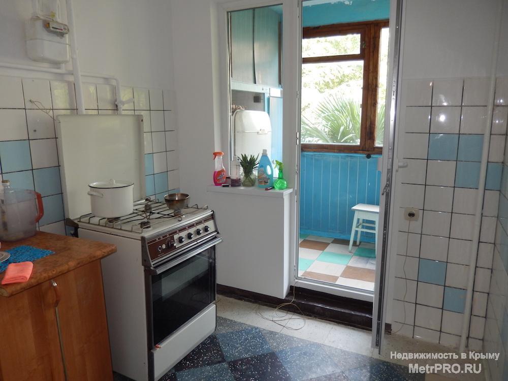 Продам 3 ккв в Ялте на ул.Кривошты. 2 этаж. Общая площадь 75 м2. Сейсмостойкий дом построен по грузинскому проекту и... - 4