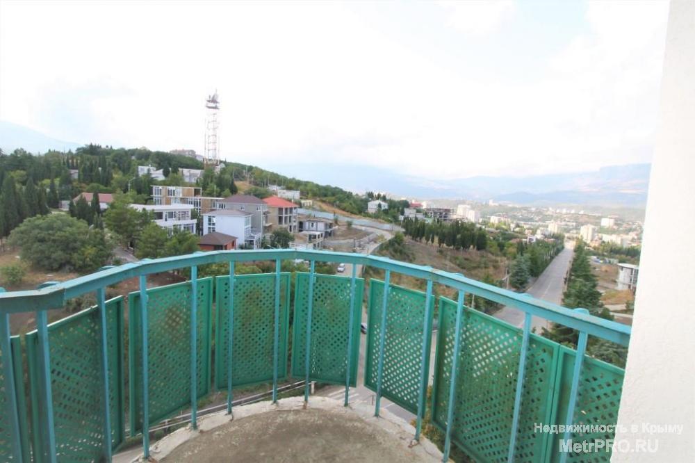 Продам 1 ком. квартиру в Алуште, ул. Чатырдагского.  Общая площадь 60 кв.м., этаж 9 всего в доме 10 этажей.  Квартира... - 3