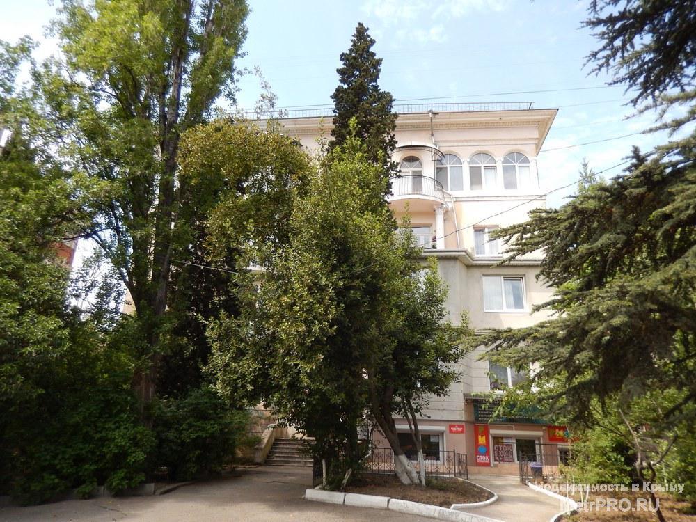 3ккв сталинка в районе пл.Советская (выход на Набережную), расположена на 2эт/4 этажного дома, высокие потолки 3,1м.... - 1
