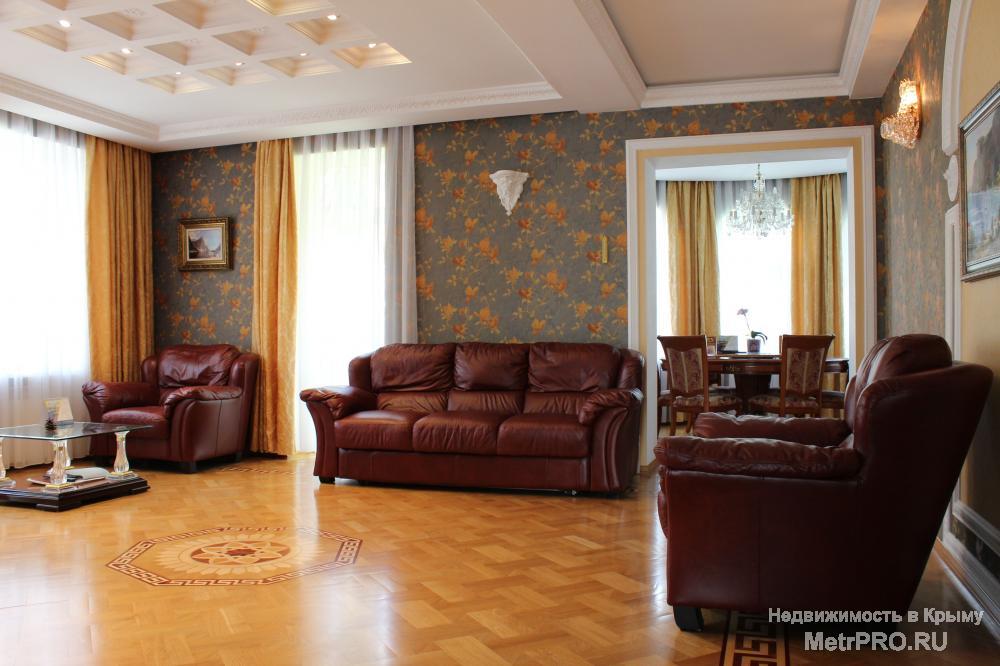Продам 3х этажный дом, построенный в 2010 году, общей площадью 520 кв. м.  В доме 4 спальни и 4 санузла, холл,... - 5