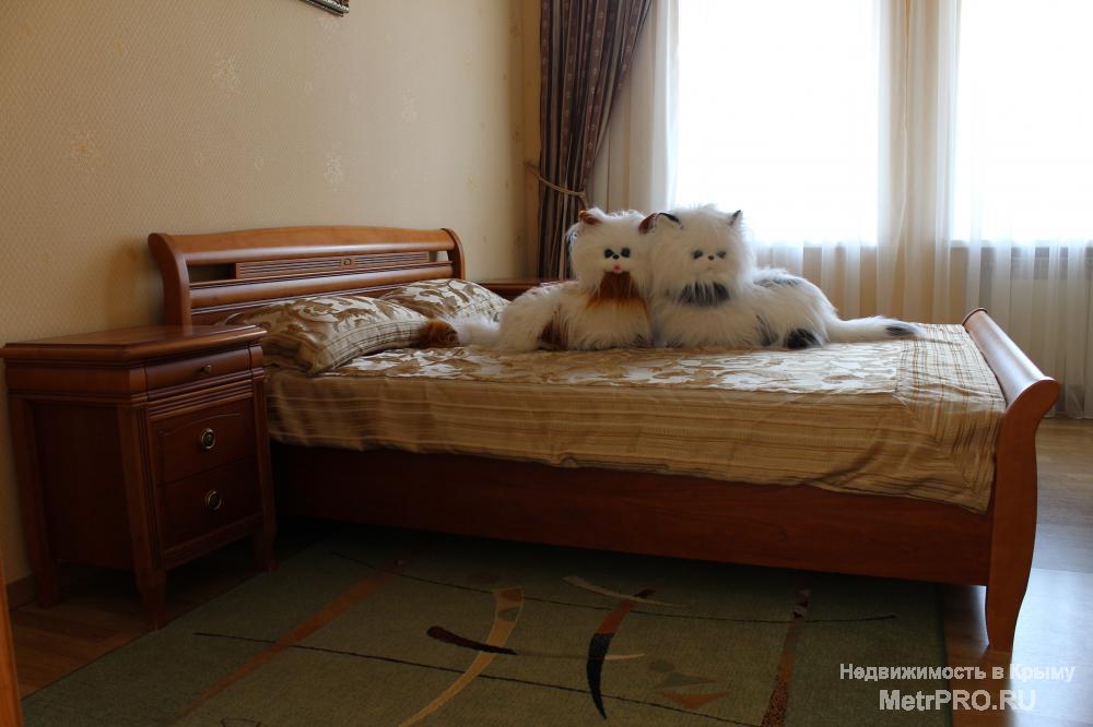 Продам 3х этажный дом, построенный в 2010 году, общей площадью 520 кв. м.  В доме 4 спальни и 4 санузла, холл,... - 9