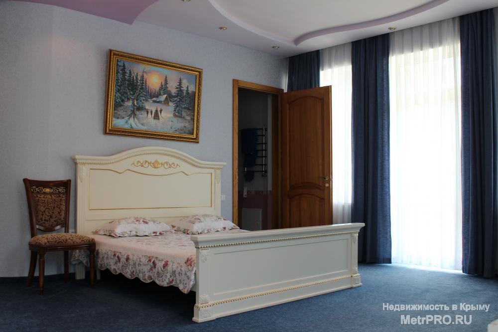 Продам 3х этажный дом, построенный в 2010 году, общей площадью 520 кв. м.  В доме 4 спальни и 4 санузла, холл,... - 12