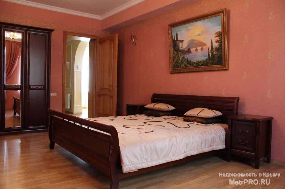 Продам 3х этажный дом, построенный в 2010 году, общей площадью 520 кв. м.  В доме 4 спальни и 4 санузла, холл,... - 13