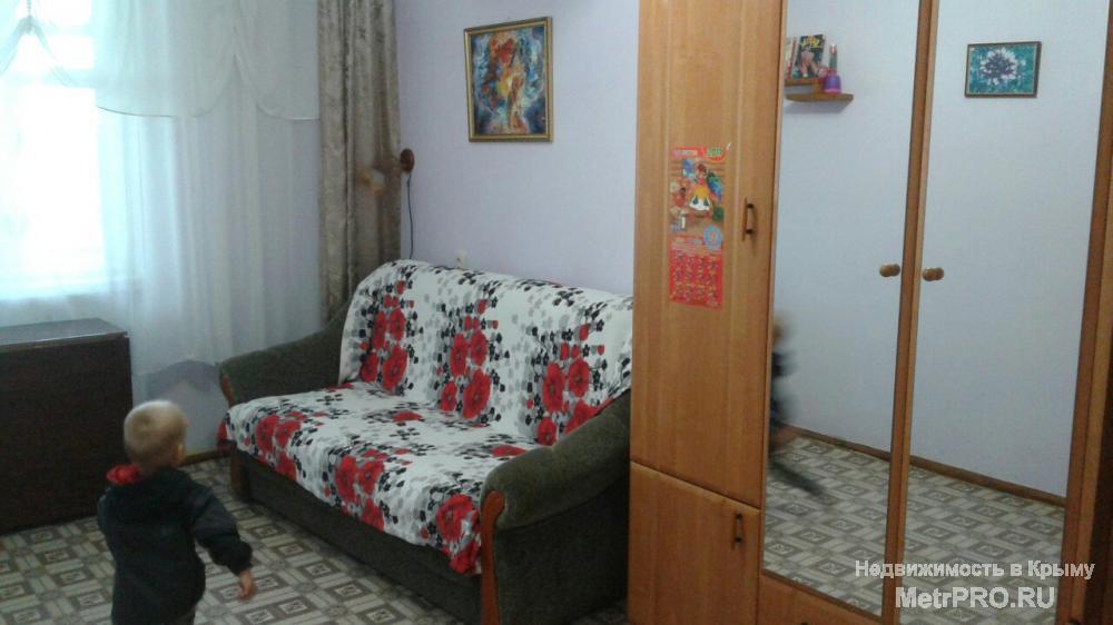 Продается трехкомнатная квартира в центре поселка, Шаляпина 7,рядом парк , детские площадки, магазины и рынок.... - 4