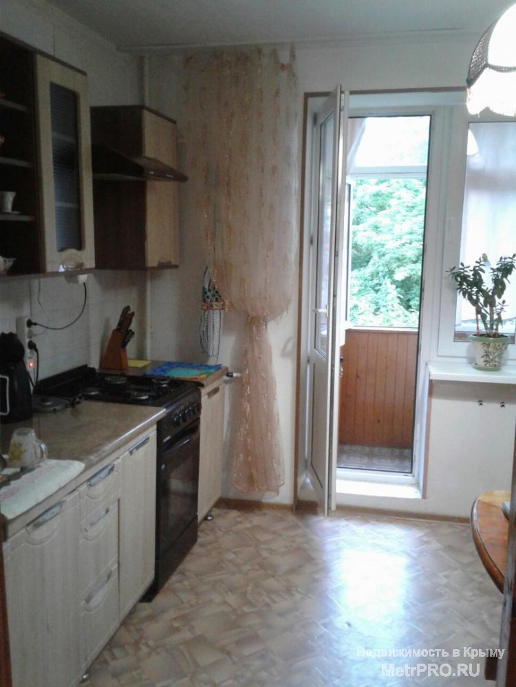 Продается трехкомнатная квартира в центре поселка, Шаляпина 7,рядом парк , детские площадки, магазины и рынок.... - 10