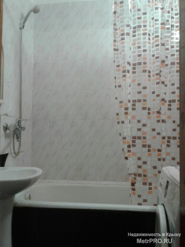 Продается трехкомнатная квартира в центре поселка, Шаляпина 7,рядом парк , детские площадки, магазины и рынок.... - 11