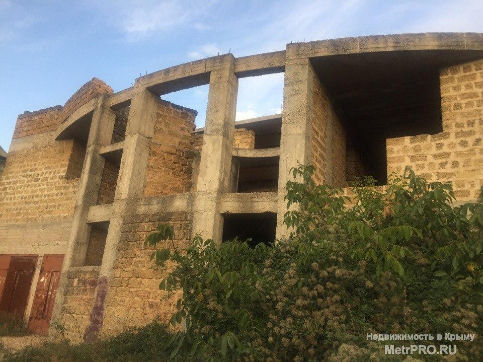 ​Продается видовой недострой в бухте Стрелецкой , ул. Муссонная. Участок 4 сотки, все коммуникации на участке . Два...
